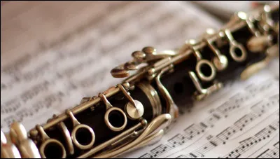 Dernière question, aimes tu écouter de la musique quand tu es seule ou quand tu tennuie ?