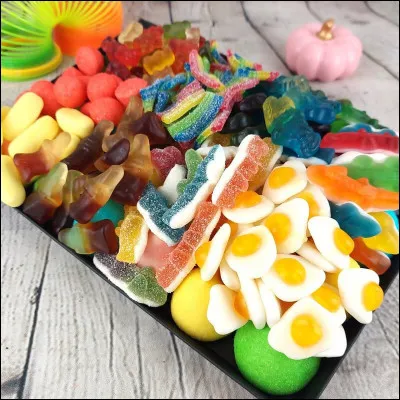 Qui a dit "les bonbons c'est tellement bon" dans une chanson de 1963 ?