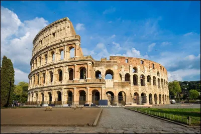 Dans quelle ville se trouve le Colisée ?
