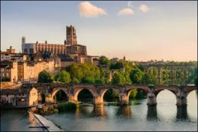 Dans la Haute-Garonne, on peut-y visiter la ville d'Albi.