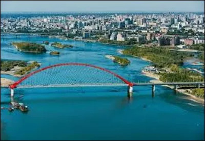 Novossibirsk, grande ville russe de Sibérie occidentale, est traversée par l'un des plus grands fleuves du pays, long de 4 450 km : lequel ?