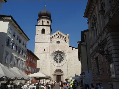 Combien y a-t-il de cercueils dans l'île de Maurice Leblanc ?