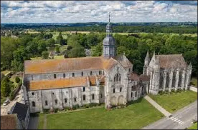Le village de Saint-Germer-de-Fly, bordé par la vallée de l'Epte, est connu pour son église abbatiale de la seconde moitié du XIIe siècle, considérée comme un remarquable exemple de transition entre le roman et le gothique : dans quel département se trouve-t-il ?