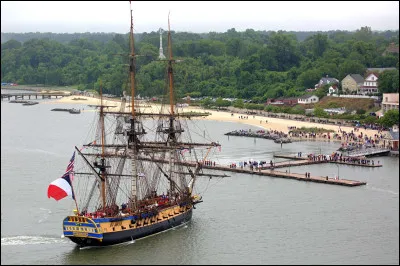 Le navire se prépare à jeter l'...