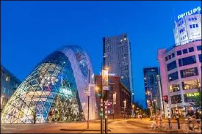 Dans quel pays la ville d'Eindhoven se situe-t-elle ?