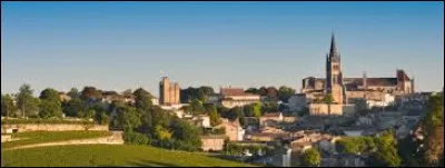 Je vous propose de partir en Nouvelle- Aquitaine à la découverte de Saint-Émilion. Commune viticole, dans le Libournais, elle se situe dans le département ...