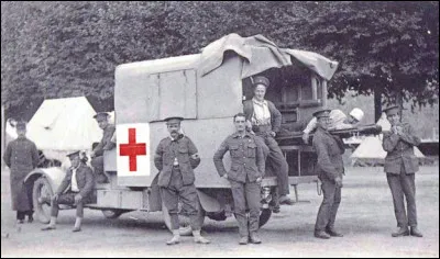 Que signifiait le mot "ambulance" pendant la Première Guerre mondiale ?