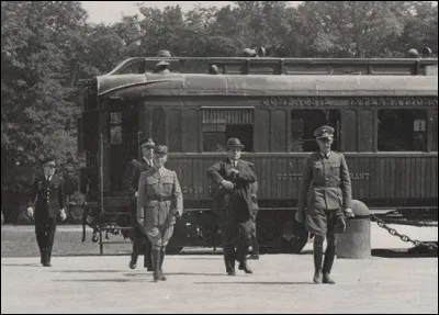 Qui exige en 1940 la signature de l'armistice au même endroit ?