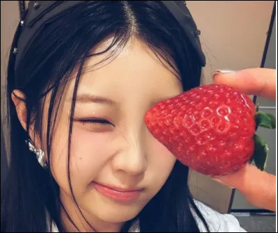 Quel membre dILLIT est connu pour aimer les plats épicés, notamment le tteokbokki ?