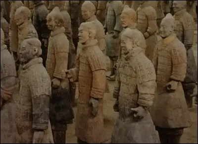 En 1974, des paysans ont découvert le tombeau de leur premier empereur, il s'agissait d'une immense nécropole peuplée d'une armée de soldats. Où cette découverte a-t-elle été faite ?
