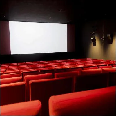 Quel personnage de cinéma, dont le vrai nom de famille est Agostini, apparaît dans une trilogie amputée de son deuxième film ?