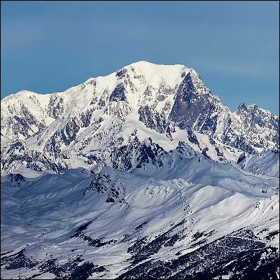 Quel sommet du Caucase conteste au mont Blanc son titre de plus haut sommet dEurope ?