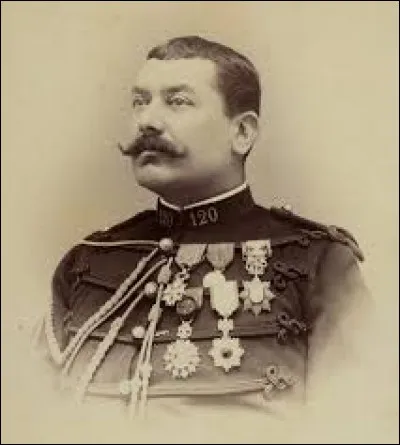 Quel rôle a joué le colonel Henry ?