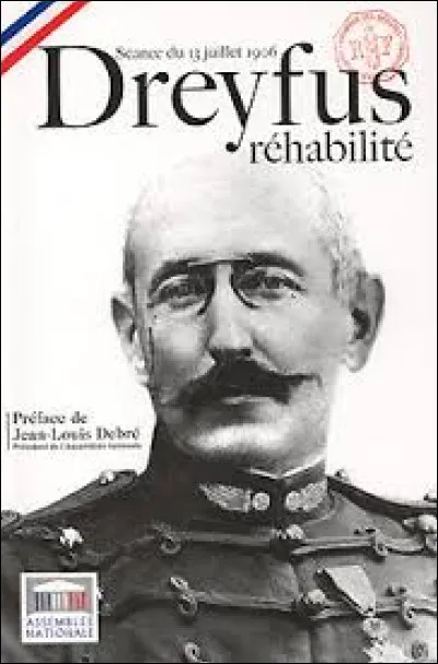 En quelle année a-t-il été officiellement réhabilité ?