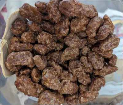 Quel est le nom de cette commune du Loiret, célèbre pour ses pralines ?