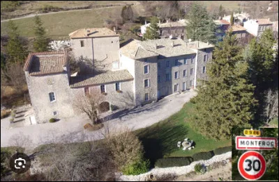 Quel est le nom de cette commune de la Drôme, célèbre pour son château ?