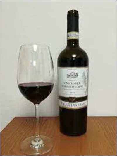 Quel est le nom de cette commune de Toscane en Italie, célèbre pour produire le meilleur vin rouge AOC du pays ?