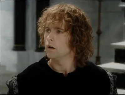 Son nom de famille est "Touque" en français et en anglais cest...