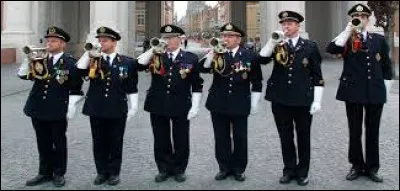 Dans quelle ville belge, le 11 novembre est marqué par la cérémonie du Last Post jouée chaque soir, en hommage aux soldats tombés dans cette ville pendant la Première Guerre mondiale ?