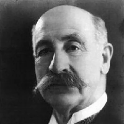 Quelle équipe de football a pour résidence le stade Bollaert, qui doit son nom à l'ingénieur français Félix Bollaert ?