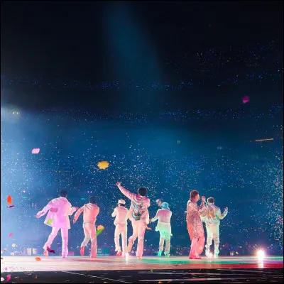 Quel groupe a eu la tournée mondiale la plus lucrative (qui a rapporté le plus d'argent) ?