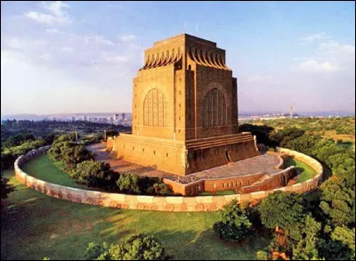 Le Voortrekker Monument, haut de 40 mètres, rend hommage aux pionniers boers. Dans quel pays peut-on le visiter ?