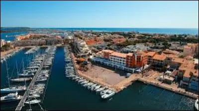 Nous faisons une halte à Port-Leucate. Port et station balnéaire située sur la ville de Leucate, dans le Grand Narbonne, elle se situe en région ...