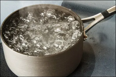 Si on fait chauffer de leau au sommet du mont Everest, que se passe-t-il ?