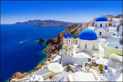 Dans quelle mer se trouve lîle de Santorin ?