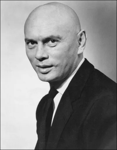 Dans quel film Yul Brynner, qui parlait plusieurs langues dont l'anglais, le français, le russe et le japonais, incarne-t-il le pharaon Ramsès II ?