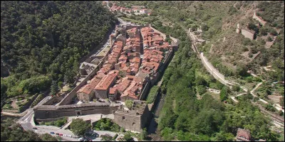 Villefranche-de-Conflant, village fortifié qui occupe une position stratégique dans sa vallée, se trouve dans le département des/du ...