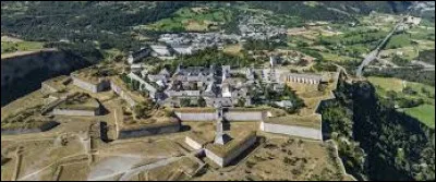Dans quel département verrez vous l'ancienne place-forte de Mont Dauphin ?