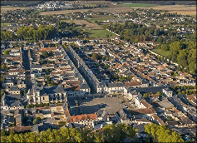 Où irez vous pour visiter Richelieu, ville neuve édifiée au XVIIe siècle par le cardinal de Richelieu ?