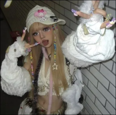 Dans quelle décennie le style gyaru a-t-il explosé au Japon ?