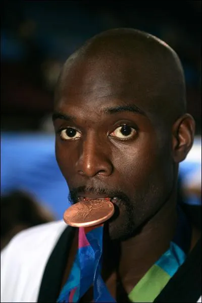 Sportif en arts martiaux champion du Monde 3 annes conscutives , c'est Pascal ...