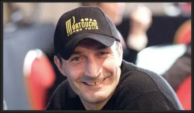 Humoriste clbre pour ses camras caches, c'est Pascal ...