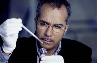 Cet acteur a t gyncologue dbutant dans le film '9 mois', c'est Pascal ...