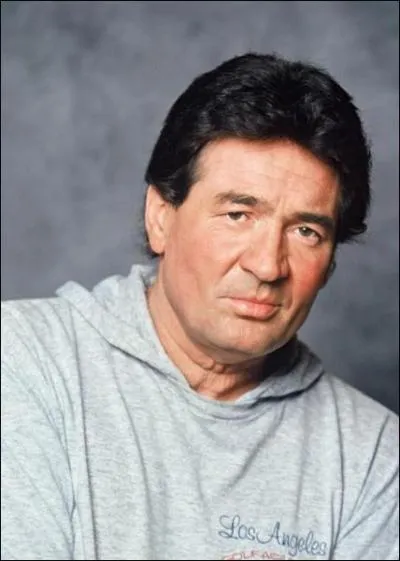 Dans sa chanson il souhaitait laisser la plage aux romantiques, c'est Pascal ...