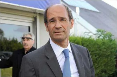 Actuellement maire de Chantilly et fossoyeur de notre avenir, c'est ric ...