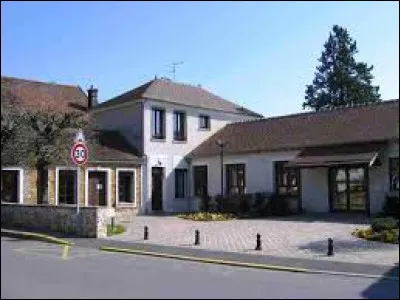 Pour finir notre balade, je vous emmène en Île-de-France, à Voisenon. Commune de l'aire d'attraction Melunoise, elle se situe dans le département ...