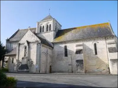 Je vous attends dans le Baugeois devant l'église Notre-Dame de Blou. Commune de l'aire d'attraction Saumuroise, elle se situe dans le département ...