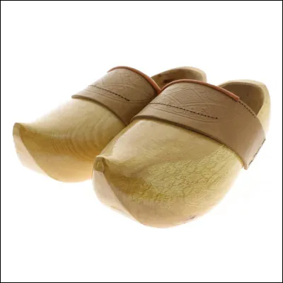 Qui a chanté ces mots en 1957, dans son titre "Le Vin" : 
 "Avant de chanter ma vie
De faire des harangues
Dans ma gueule de bois
J'ai tourné sept fois ma langue"