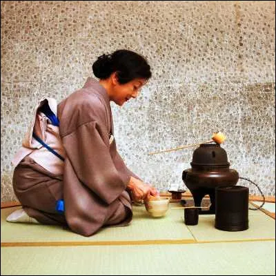 Quelle préparation japonaise, souvent utilisée pendant la cérémonie du thé, est appelée dango quand elle a la forme dune boulette ?