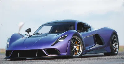 Imaginée pour aller titiller les 500 km/h, cette américaine est une voiture faite de fibre de carbone. À bord de ce bolide, se trouvent 1800 chevaux défiant les limites de la physique. Quel nom porte cette voiture ?