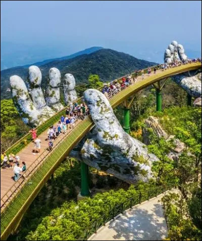 Apr&egrave;s avoir d&eacute;couvert le Cầu V&agrave;ng dans un quiz, je suis parti &agrave; sa d&eacute;couverte. O&ugrave; suis-je ?