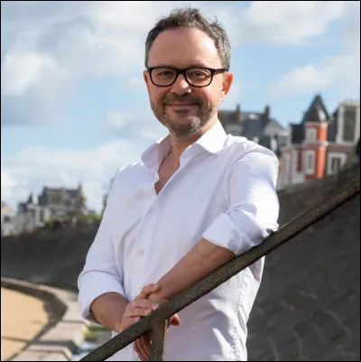 De qui, Riad Sattouf, illustre-t-il les cahiers ?