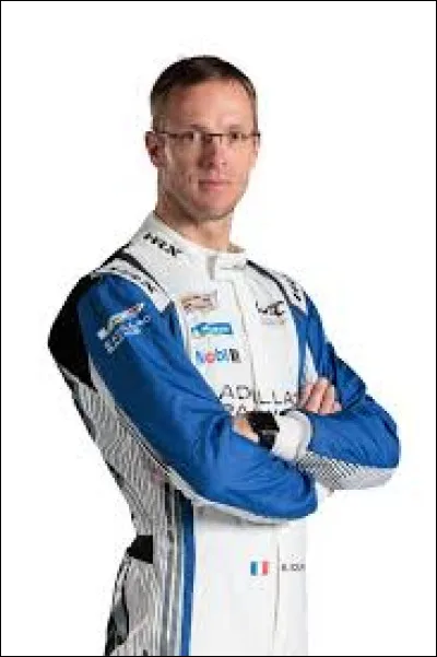 Engagé après avoir remporté des championnats de monoplaces nord-américaines, son passage en Formule 1 a été éclipsé par un pilote qui portait presque le même prénom que lui et qui allait dominer la discipline. Comment s'appelle ce pilote ?