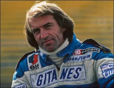 Longtemps détenteur du titre du pilote francophone avec le plus de Grands Prix disputés, ce pilote est associé à l'écurie Ligier. Pour certains, ce n'est pas sa carrière de pilote qui fait écho dans les mémoires, mais plutôt sa carrière de commentateur et consultant de la Formule 1. Qui est ce pilote ?