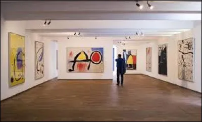Dans quelle ville irez-vous à la fondation Joan-Miró, où sont exposées de nombreuses oeuvres de l'artiste ?
