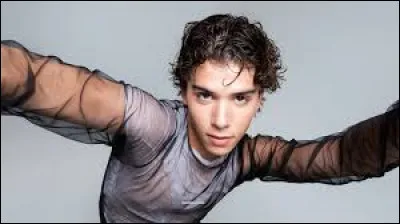 Quel youtubeur avait pour pseudo "Un Panda Moqueur" sur sa chaîne ?